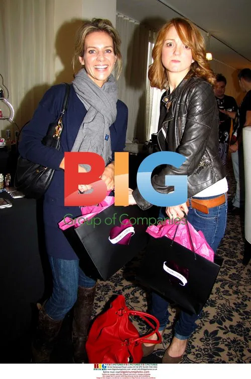 Jessalyn Gilsig and Jayma Mays at Golden Globes Gifting Suite