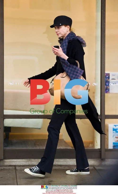 Nicole Kidman Visits Relax The Back Store