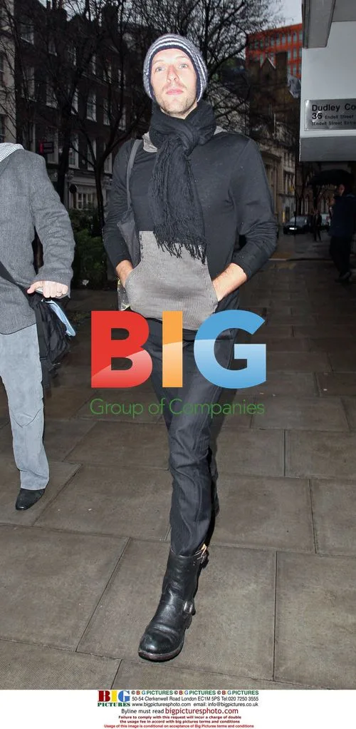 Coldplay members arrive at London hospital