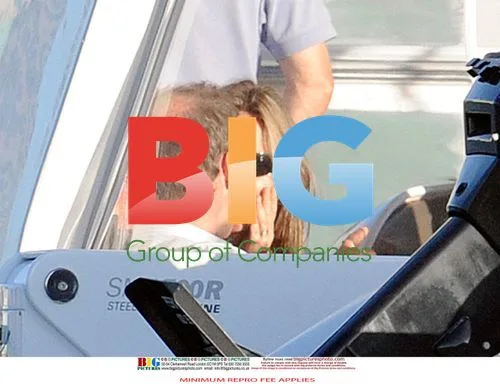 Prince William flirts with brunette on Sydney boat trip