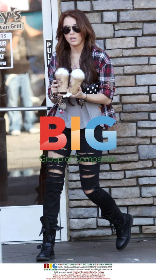 Miley Cyrus and Liam Hemsworth Buying Coffee