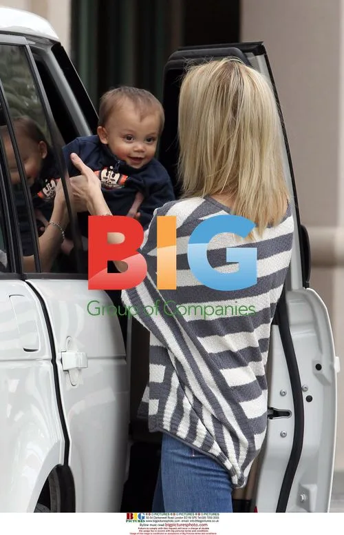 Elin Nordegren with son Charlie in Orlando