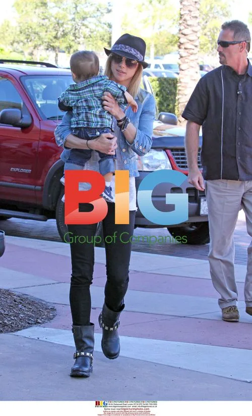 Elin Nordegren and Son Charlie at Mall