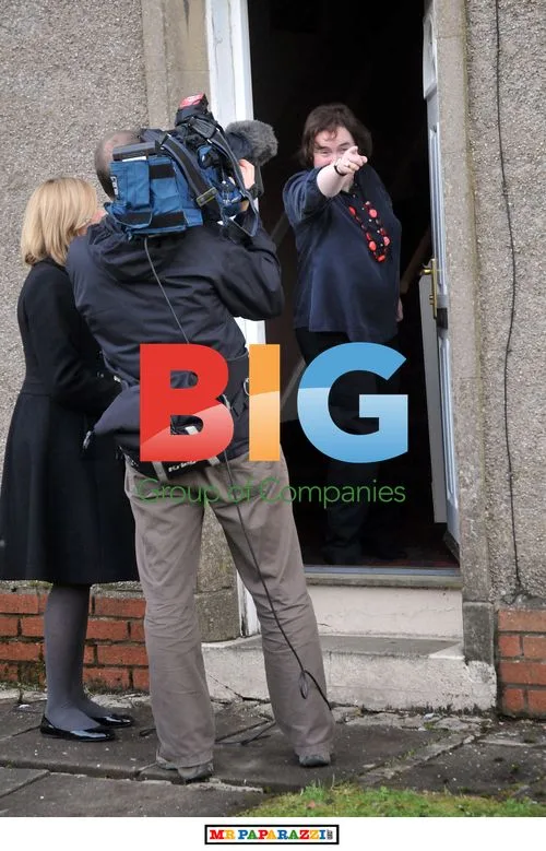 Susan Boyle Waves After Break-In