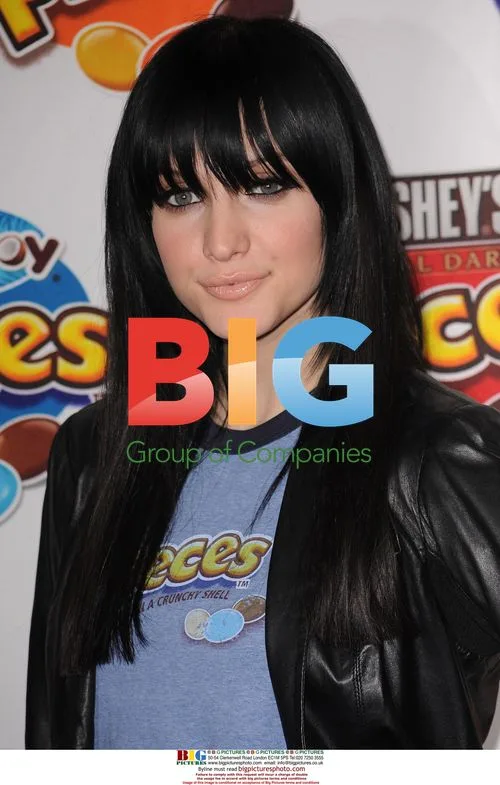 Ashlee Simpson-Wentz promotes Hershey candy