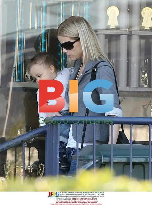 Elin Nordegren with kids at Gymnastics center