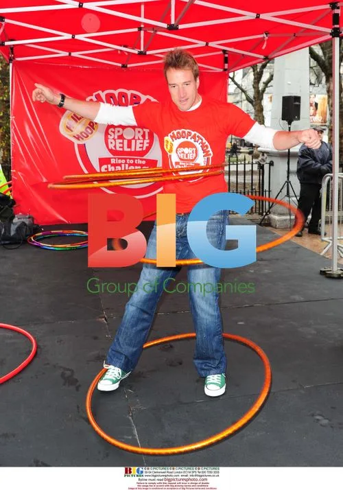 Ben Fogle and Marawa The Amazing Hula Hooping
