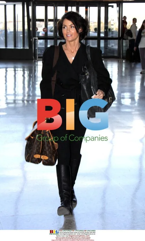 Kelly Carlson Arrives at Airport