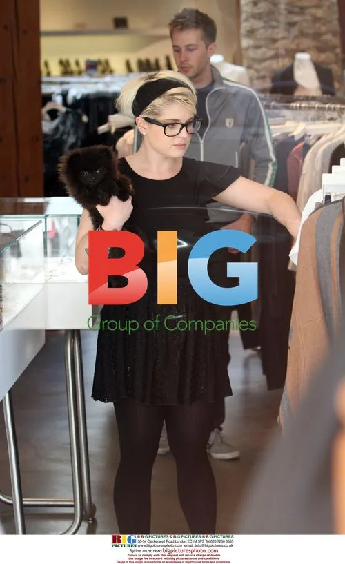 Kelly Osbourne Shopping with Louis Van Amstel