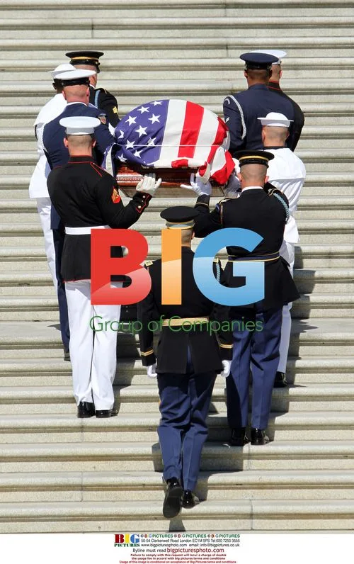 Sen. Robert Byrd's casket carried into Capitol