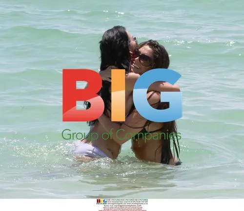 Glamour Models Enjoy Miami Beach