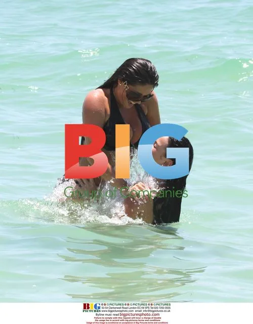 Glamour Models Enjoy Miami Beach