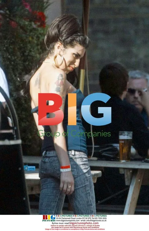 Amy Winehouse Plays with Child at Pub