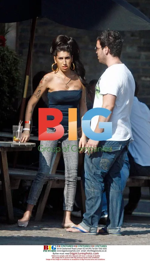 Amy Winehouse Plays with Child at Pub