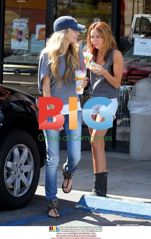 Miley Cyrus and Melissa Ordway Grab Smoothie