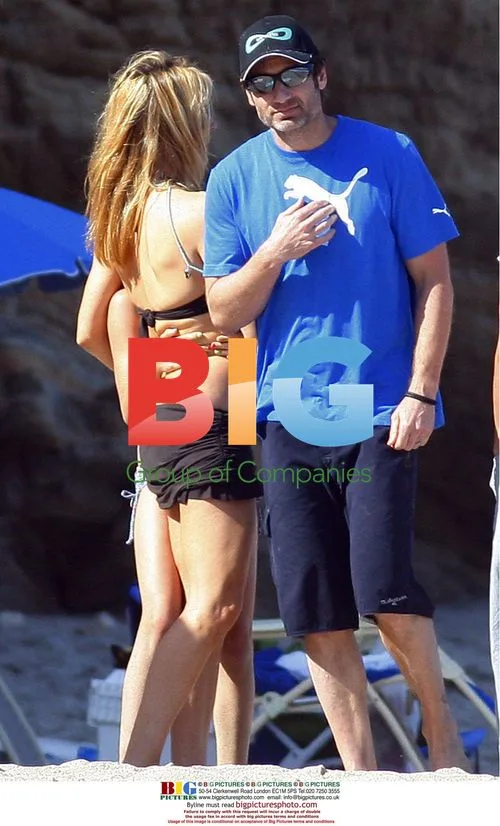 David Duchovny and Tea Leoni with Kids on Beach