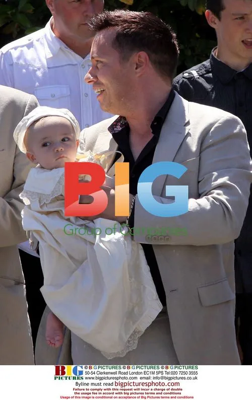 Gay Couple Registers as Fathers of Twins
