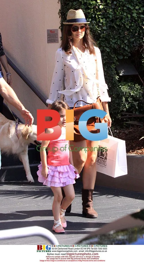 Tom Cruise and Family Shopping