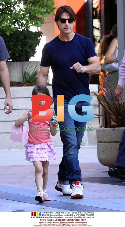 Tom Cruise and Family Shopping at Westfield Mall