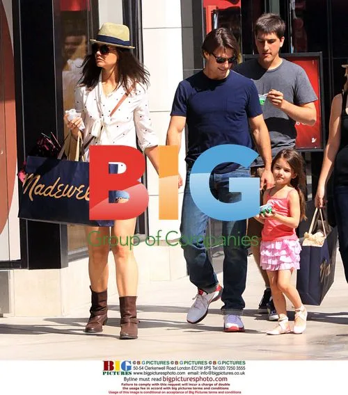 Tom Cruise and Family Shopping at Mall