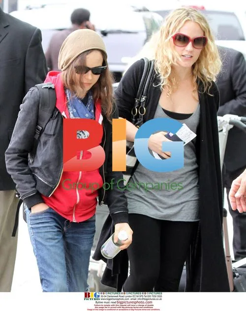 Ellen Page Boards Plane at LAX