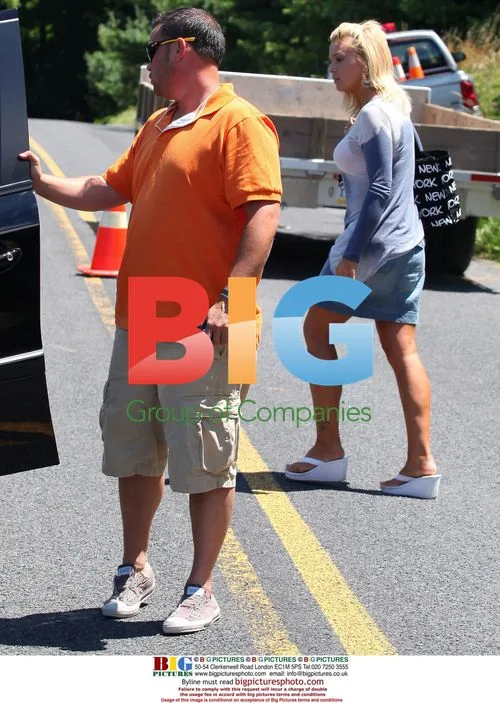 Jon Gosselin Picks Up Kids, Argues with Kate