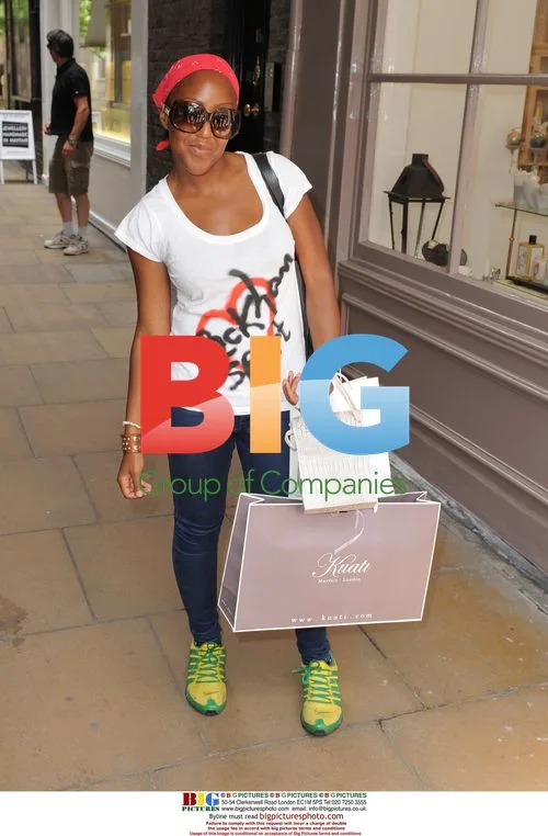 Angelica Bell at Nardis Beach gifting event