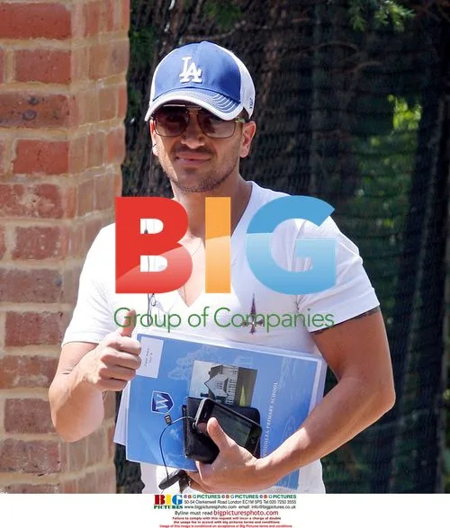 Peter Andre and Daughter Princess Arrive Home
