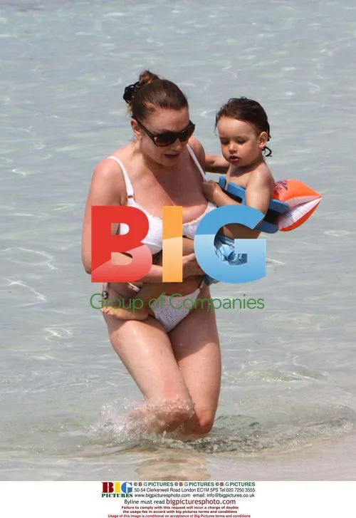 Veronica Lario playing with grandchildren