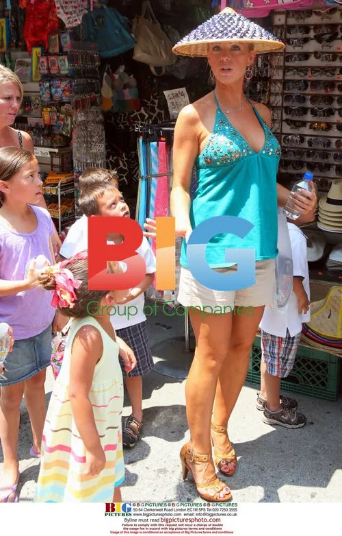 Kate Gosselin and Kids Explore Chinatown