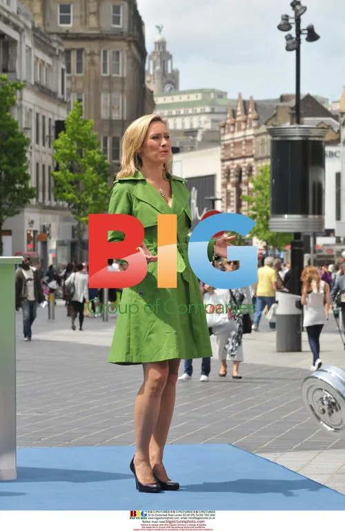 Sophie Raworth attacked by bee during filming