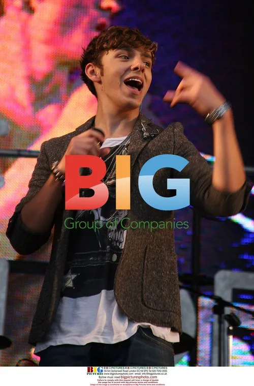 The Wanted supporting The Saturdays