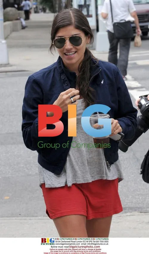Amanda Setton on the set of 'Gossip Girl'