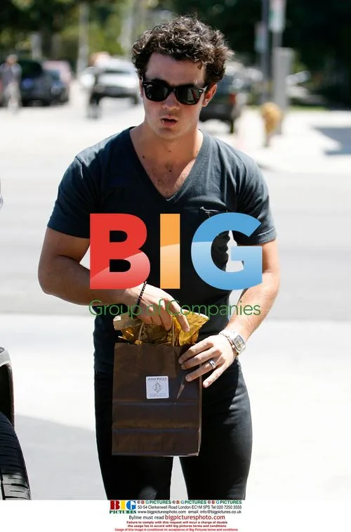 Joe Jonas and Kevin Jonas Shopping in LA