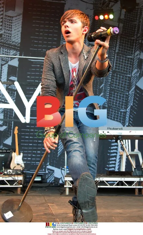 The Wanted supporting The Saturdays at concert