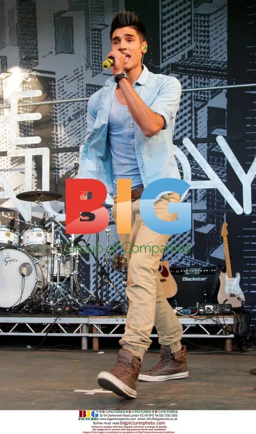 The Wanted supporting The Saturdays