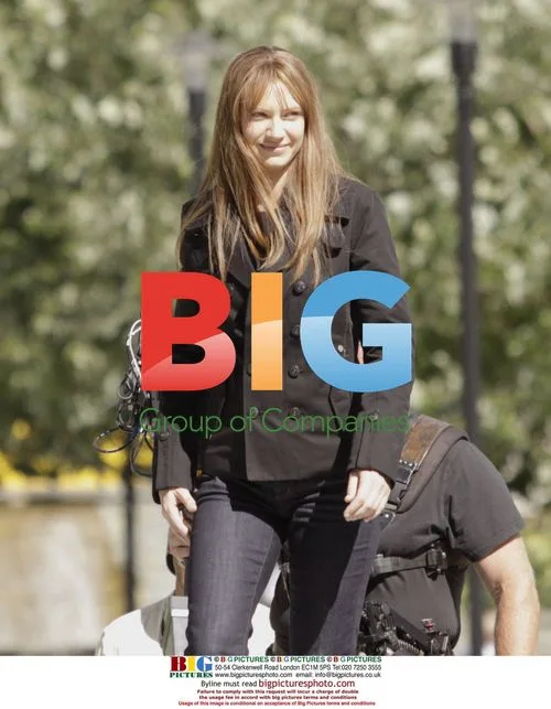 Anna Torv on Fringe Set