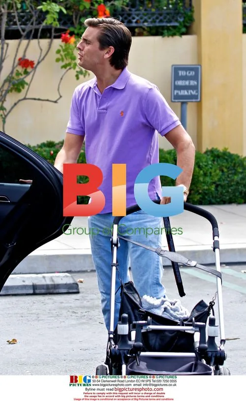 Kourtney & Scott out in Calabasas