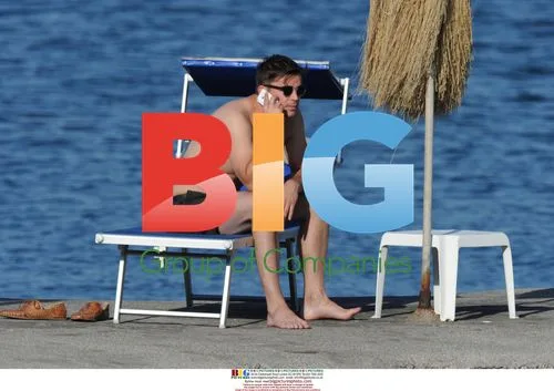 Josh Hartnett and Romina Ferrara on Ischia Beach