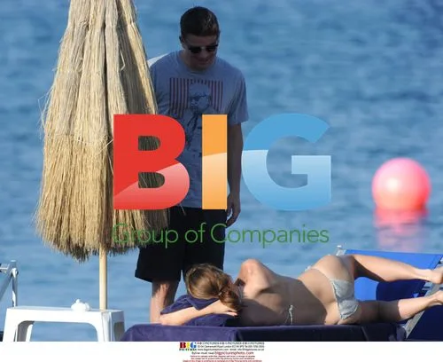 Josh Hartnett and Romina Ferrara in Ischia, Italy