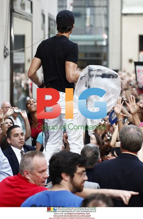 Enrique Iglesias Performs on Today Show