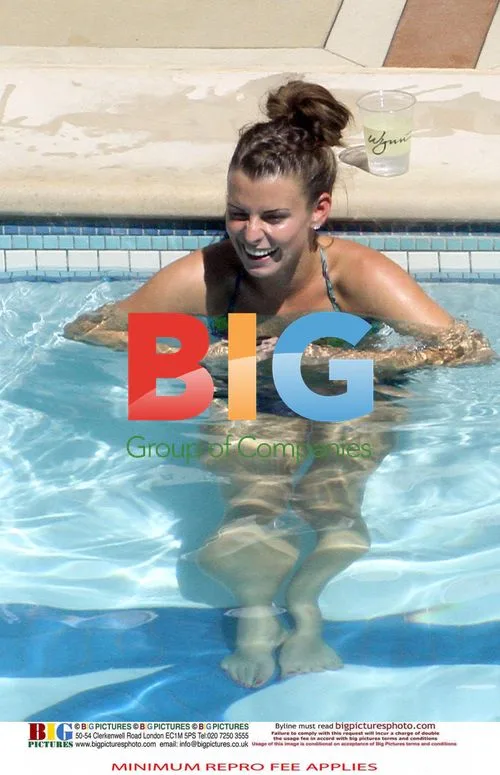 Rooney Poolside With Friends