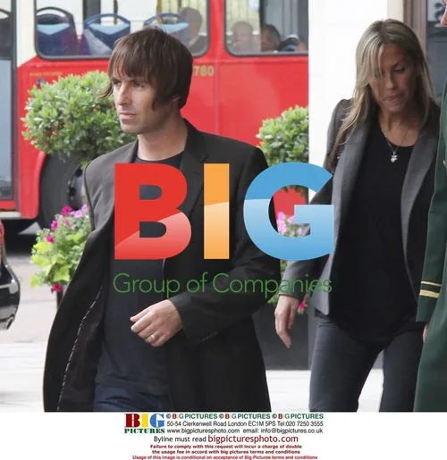 Liam Gallagher and Nicole Appleton Complain About iPhone