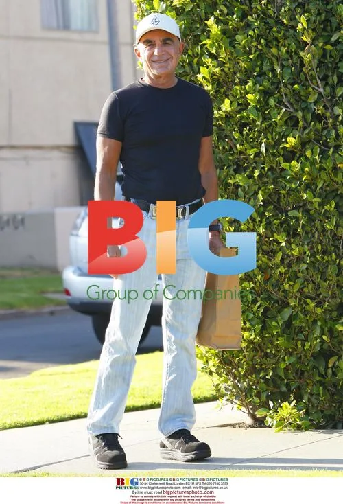 Robert Shapiro visits Lindsay Lohan at sober living facility