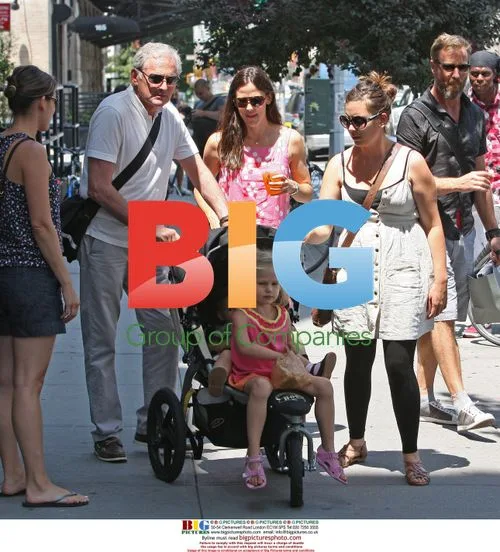 Jennifer Garner with Victor Garber and daughters in NYC