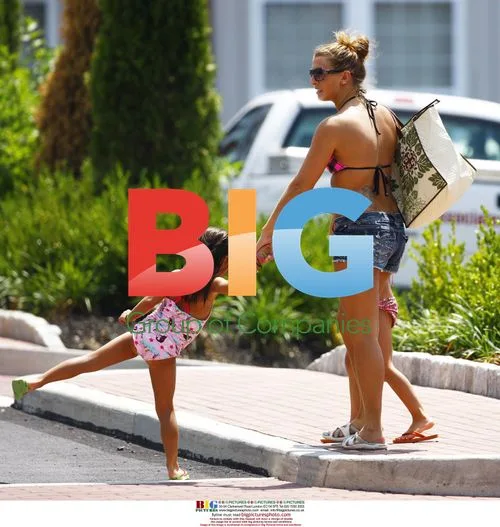 Jon Gosselin and Girlfriend with Sextuplets