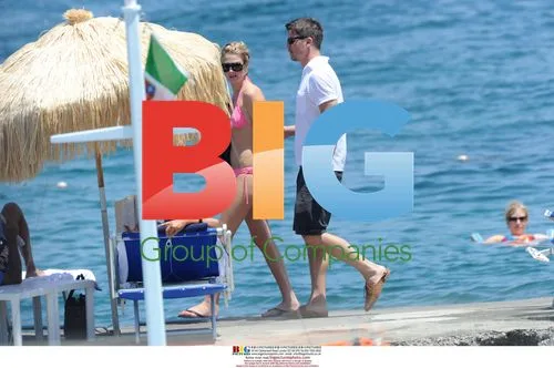 Josh Hartnett & Sophie Lie in Ischia