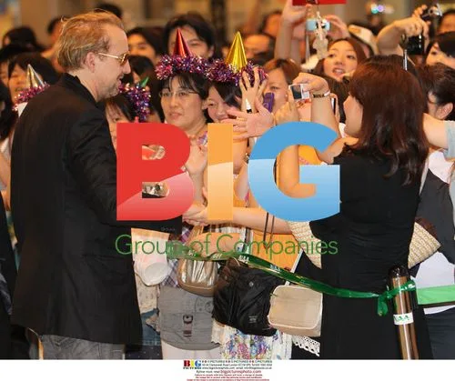 Nicolas Cage Arrives in Japan