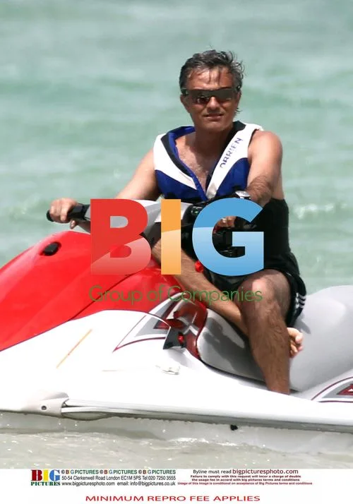 Mourinho Relaxes with Family on Africa Beach
