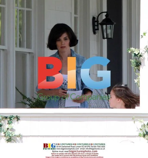 Katie Holmes, Greg Kinnear on 'Kennedys' set